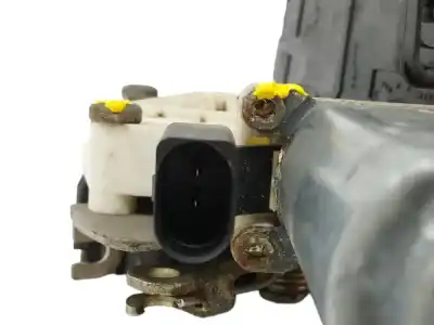 Second-hand car spare part rear right door lock for bmw 7 (e65, e66, e67) 730 d oem iam references 7028910  