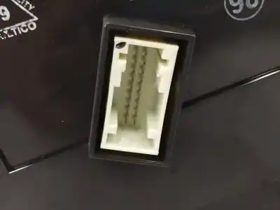 Peça sobressalente para automóvel em segunda mão quadrante por citroen c3 iii (sx) 1.2 puretech 82 referências oem iam 9832140480  