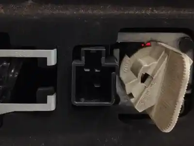 Second-hand car spare part left tailgate light for volvo xc70 2.4 diesel cat oem iam references 30655374  