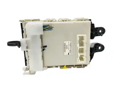 Peça sobressalente para automóvel em segunda mão caixa de fusíveis e relés por toyota corolla (e15) 1.6 16v cat referências oem iam 8273012400  