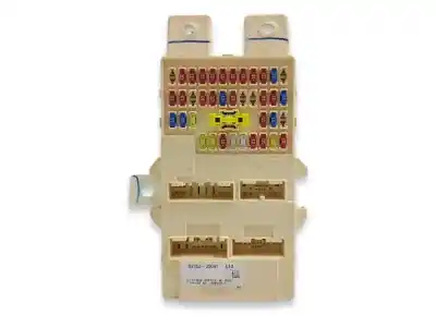 Peça sobressalente para automóvel em segunda mão caixa de fusíveis e relés por ssangyong tivoli 1.5 referências oem iam 8215335041