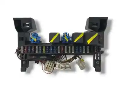 Pezzo di ricambio per auto di seconda mano scatola relè/fusibili per nissan cabstar 01.04 -> 3.0 diesel riferimenti oem iam 