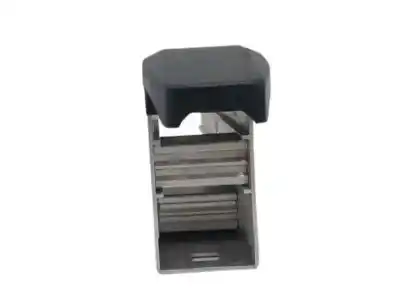 Автозапчастина б/у передній аборбер для mercedes-benz gla (h247) gla 200 d (247.712) посилання на oem iam a2476204301  