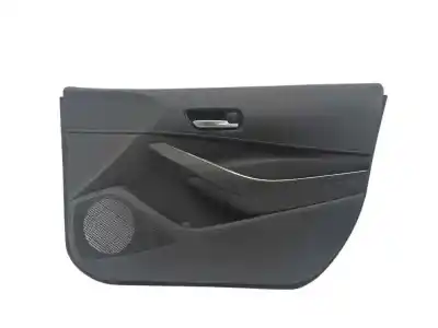 Peça sobressalente para automóvel em segunda mão forra / revestimento da porta dianteira direita por toyota corolla hatchback (_e21_, _ea1_, _eh1_) 1.8 hybrid (zwe211) referências oem iam 6761102860