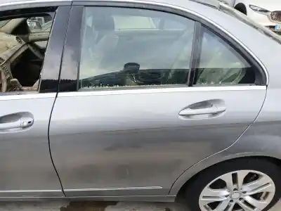 Recambio de automóvil de segunda mano de PUERTA TRASERA IZQUIERDA para MERCEDES-BENZ CLASE C (W204) C 200 CDI (204.007, 204.006) referencias OEM IAM A2047302100  