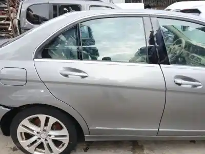 Recambio de automóvil de segunda mano de PUERTA TRASERA DERECHA para MERCEDES-BENZ CLASE C (W204) C 200 CDI (204.007, 204.006) referencias OEM IAM A2047302200  