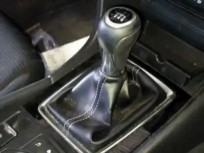 Second-hand car spare part gear lever knob for mazda 3 lim. () black tech edition oem iam references 