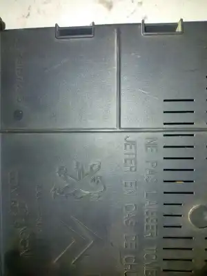 Peça sobressalente para automóvel em segunda mão caixa de fusíveis e relés por peugeot 308 1.6 16v hdi fap referências oem iam 