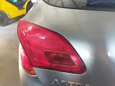 Peça sobressalente para automóvel em segunda mão farolim interior traseiro esquerdo por opel astra j lim. essentia referências oem iam 