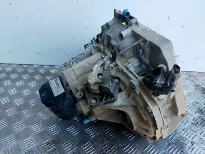 Pezzo di ricambio per auto di seconda mano riduttore per dacia duster laureate 4x2 riferimenti oem iam jr5187  