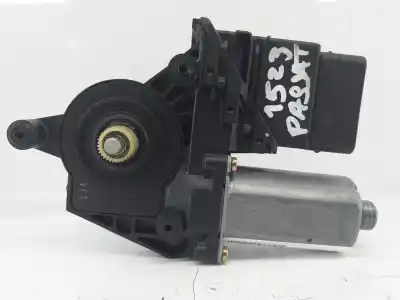 Pezzo di ricambio per auto di seconda mano MOTORE ALZACRISTALLI POSTERIORE DESTRO per VOLKSWAGEN PASSAT BERLINA (3B3)  Riferimenti OEM IAM 1C0959812 0130821696 1C0959812