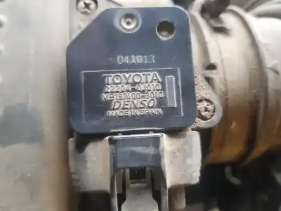 Автозапчастина б/у ВИТРАТОМІР ПОВІТРЯ для TOYOTA AVENSIS BERLINA (T25)  Посилання на OEM IAM 222040J010  222040J010
