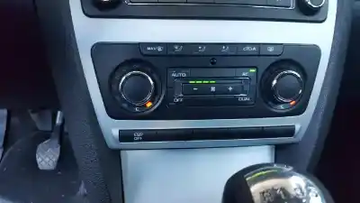 Peça sobressalente para automóvel em segunda mão comando de sofagem (chauffage / ar condicionado) por skoda octavia berlina (1z3) 1.6 tdi dpf referências oem iam 3t0907044ak