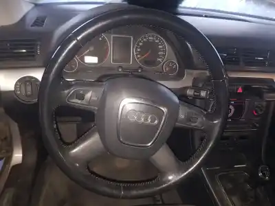 Peça sobressalente para automóvel em segunda mão volante por audi a4 berlina (8e) 2.0 tdi 16v (103kw) referências oem iam 