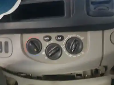 Peça sobressalente para automóvel em segunda mão comando de sofagem (chauffage / ar condicionado)  por renault trafic combi (ab 4.01) passenger privilege referências oem iam 