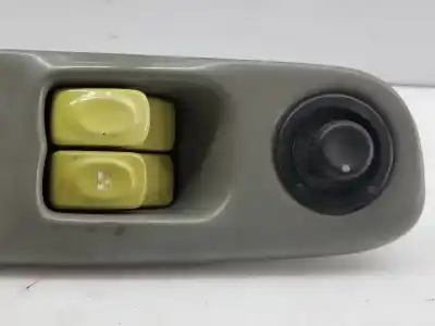 Second-hand car spare part left front power window switch for renault twingo (co6) 1.2 (c066/67/68) 58 cv / 43 kw oem iam references 7700832376  7700832376