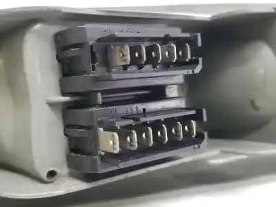 Second-hand car spare part left front power window switch for renault twingo (co6) 1.2 (c066/67/68) 58 cv / 43 kw oem iam references 7700832376  7700832376