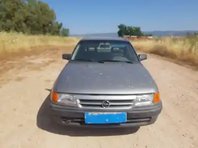 Recambio de automóvil de segunda mano de FARO IZQUIERDO para OPEL ASTRA F BERLINA Básico referencias OEM IAM   