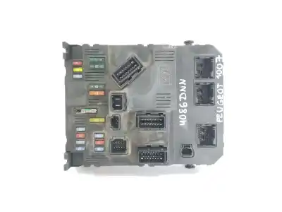 Peça sobressalente para automóvel em segunda mão CAIXA DE FUSÍVEIS E RELÉS por PEUGEOT 1007 1.4 Referências OEM IAM 9659579180  