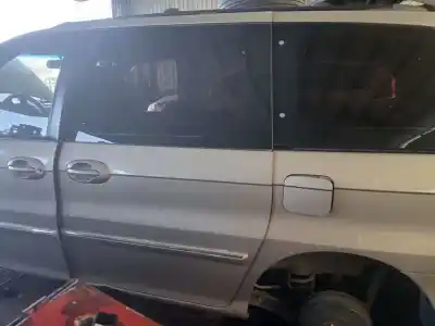 Second-hand car spare part left sliding side door for kia carnival ii 2.9 cdri ex oem iam references 
