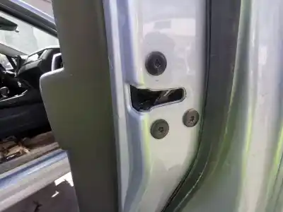 Peça sobressalente para automóvel em segunda mão fechadura da porta dianteira direita por renault captur ii techno referências oem iam 805024067r