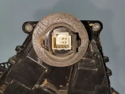 Peça sobressalente para automóvel em segunda mão fechadura da porta dianteira direita por renault captur ii techno referências oem iam 805024067r  