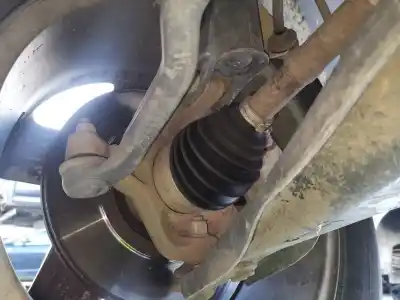 Pièce détachée automobile d'occasion moyeu de roue avant gauche pour dacia duster laureate 4x2 références oem iam 