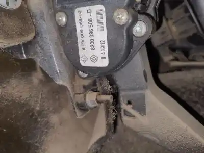 Pièce détachée automobile d'occasion pédale d'accélérateur pour dacia duster laureate 4x2 références oem iam 8200386506d