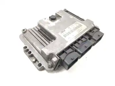 Pièce détachée automobile d'occasion Calculateur Moteur Ecu pour RENAULT SCENIC II 1.9 dCi Diesel 120 CV / 88 KW Références OEM IAM 8200391966  0281011776