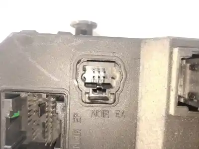 Pezzo di ricambio per auto di seconda mano scatola relè/fusibili per peugeot 206 berlina 1.4 hdi riferimenti oem iam 9652474780  s118085220