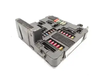 Pièce détachée automobile d'occasion boîtes à fusibles pour renault scenic ii 1.5 dci diesel 82 cv / 60 kw références oem iam 8200306032a  
