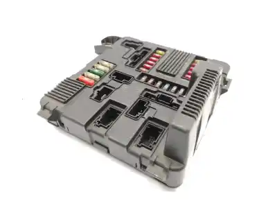 Pièce détachée automobile d'occasion boîtes à fusibles pour renault scenic ii 1.5 dci diesel 82 cv / 60 kw références oem iam 8200306032a  
