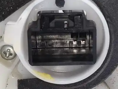 Second-hand car spare part rear right door lock for mazda 2 (de_, dh_) 1.3 (de3fs) oem iam references d65172310b  