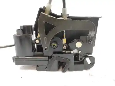 Second-hand car spare part left front door lock for ssangyong rodius 2.7 turbodiesel cat oem iam references 7121021021  