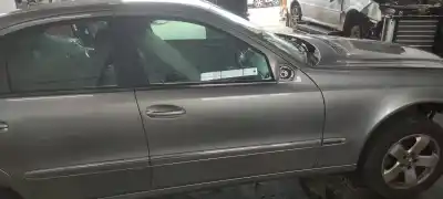 İkinci el araba yedek parçası sag ön kapi için mercedes-benz clase e (w211) e 280 cdi (211.020) oem iam referansları 