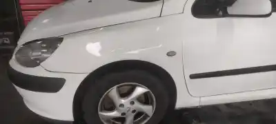 Peça sobressalente para automóvel em segunda mão guarda-lamas dianteiro esquerdo por peugeot 307 (3a/c) 2.0 hdi 90 referências oem iam 