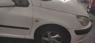 Peça sobressalente para automóvel em segunda mão guarda-lamas dianteiro direito por peugeot 307 (3a/c) 2.0 hdi 90 referências oem iam 