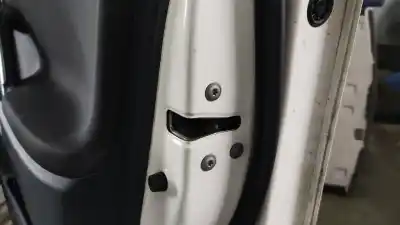 Second-hand car spare part front right door lock for toyota verso business oem iam references 