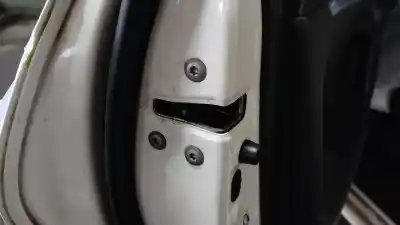 Second-hand car spare part rear left door lock for toyota verso business oem iam references 