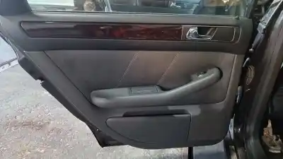 Peça sobressalente para automóvel em segunda mão forra / revestimento da porta traseira esquerda por audi a6 berlina (4b2) 2.5 tdi quattro referências oem iam 