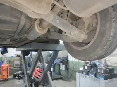 Peça sobressalente para automóvel em segunda mão charrió / suporte de eixo de trás por honda civic vii hatchback (eu, ep, ev) 1.7 ctdi (ep4, eu9) referências oem iam 