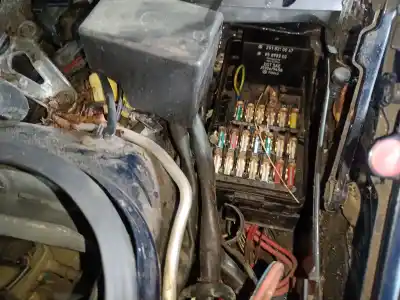 Recambio de automóvil de segunda mano de Caja Reles / Fusibles para MERCEDES 190 (W201) E 1.8 (201.018) referencias OEM IAM   