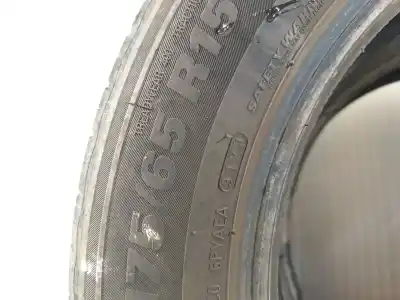 Recambio de automóvil de segunda mano de neumatico para nissan micra iii (k12) 1.2 lpg referencias oem iam 175/65/15 84t  