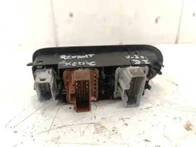 Pièce détachée automobile d'occasion commande de lève vitre avant gauche pour renault scénic ii (jm0/1_) 1.9 dci (jm14) références oem iam    Pièce détachée automobile d'occasion commande de lève vitre avant gauche pour renault scénic ii (jm0/1_) 1.9 dci (jm14) références oem iam