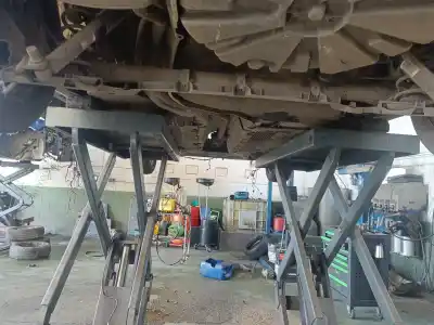Recambio de automóvil de segunda mano de PUENTE TRASERO para RENAULT MEGANE IV FASTBACK (B9A/M/N_) 1.5 DCI 90 (B9A1) referencias OEM IAM 555013458R  