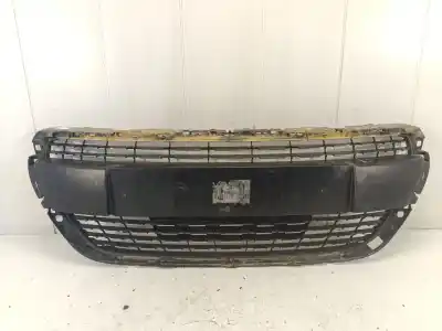 Pièce détachée automobile d'occasion GRILLE AVANT pour PEUGEOT 208 I (CA_, CC_) 1.2 VTI 82 Références OEM IAM 9810535677  
