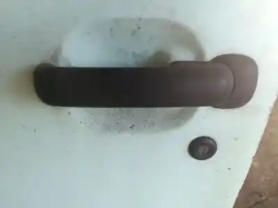 Tweedehands auto-onderdeel buitenste handgreep links voor voor nissan terrano ii (r20) 2.7 td 4wd oem iam-referenties 806077f000