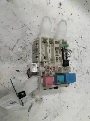 Peça sobressalente para automóvel em segunda mão caixa de fusíveis e relés por toyota auris (_e15_) 1.4 d-4d (nde150_) referências oem iam 8273002j70