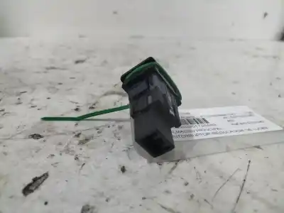 Second-hand car spare part switch for toyota auris (_e15_) 1.4 d-4d (nde150_) oem iam references 8415202040  8415202040