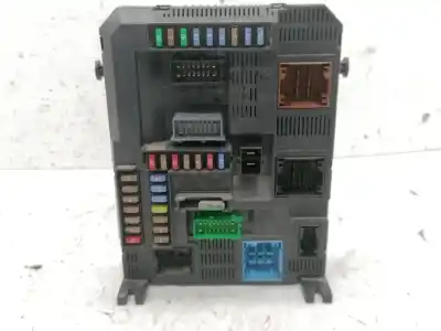 Peça sobressalente para automóvel em segunda mão caixa de fusíveis e relés por citroen c4 cactus 1.2 vti 82 referências oem iam 9807531680